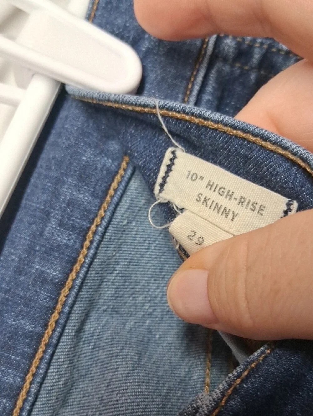 Madewell High-Rise Slim Crop Jeans in Dark Blue Wash - Picture 3 of 6